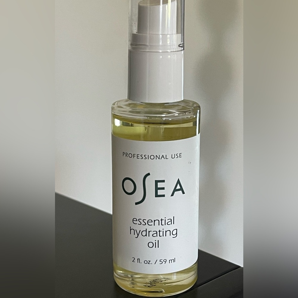 ~Professional size 2oz Osea Essential Hydration Oil~
